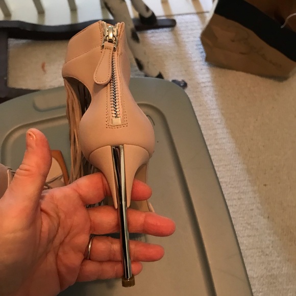 Alexander McQueen shoes size 38 pink with fringe.. from off 7th show NYC $1090 - Picture 6 of 10